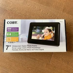COBY 7” Widescreen digital photo frame NEW